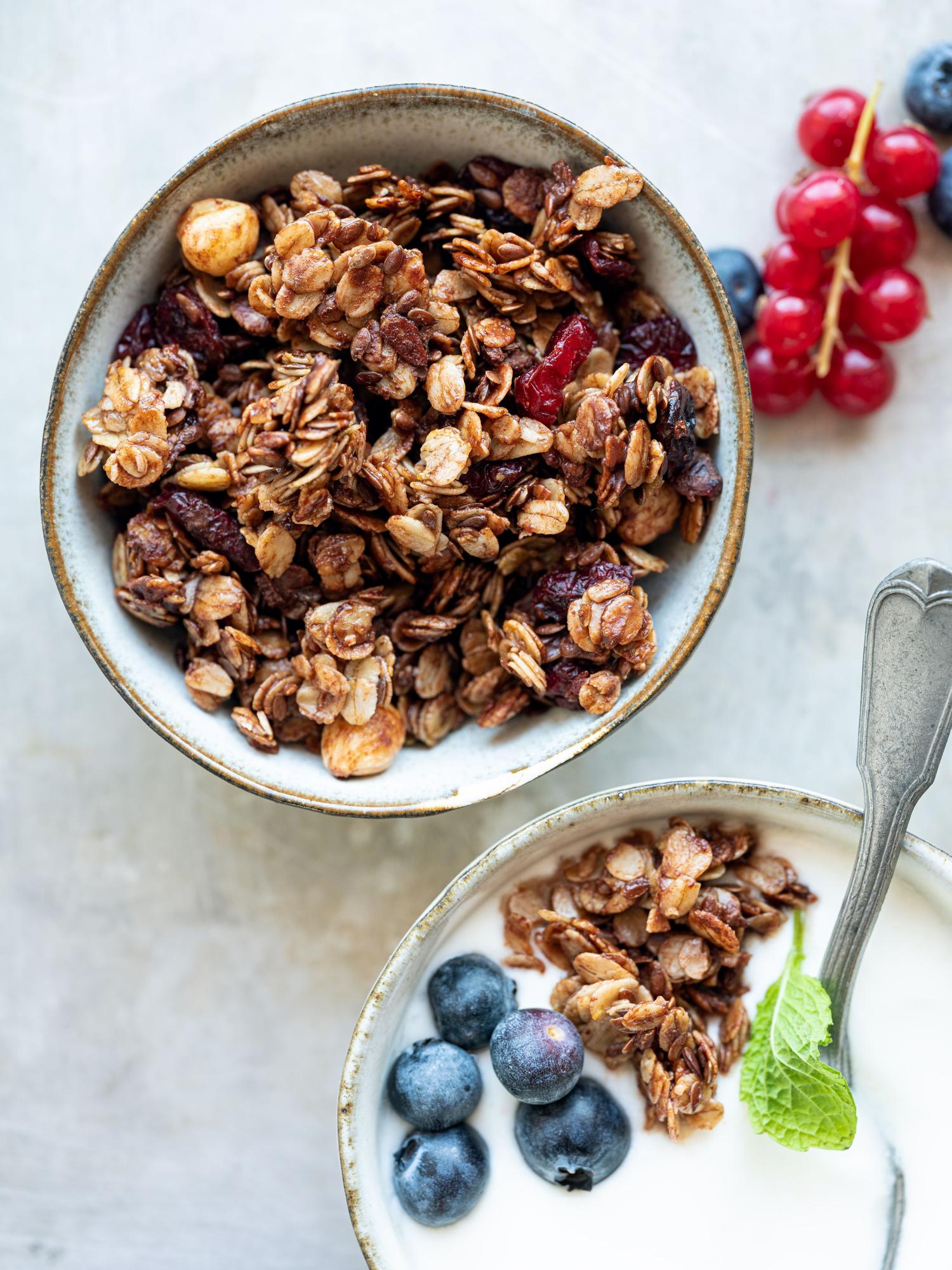Oříšková granola se skořicí