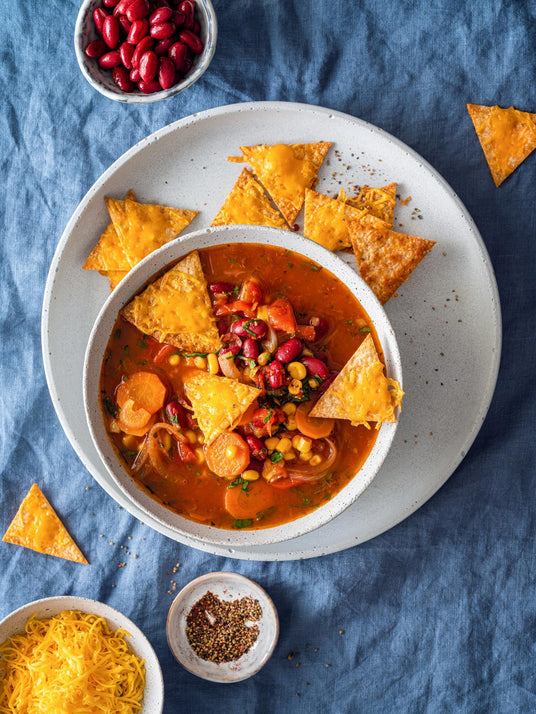 Mexická polévka s tortilla chipsy