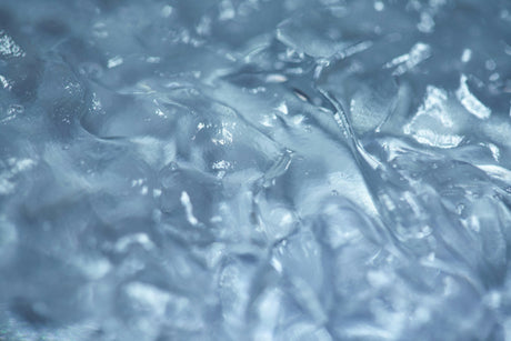 Hydratace a omlazení v jednom: Proč si vaše pleť zamiluje kyselinu hyaluronovou