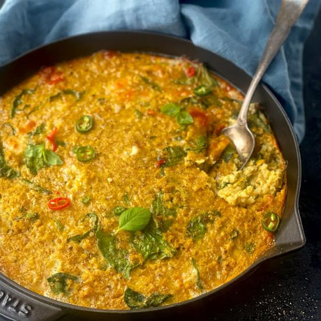 Květákový nákyp s kari kořením, mozzarellou a chilli