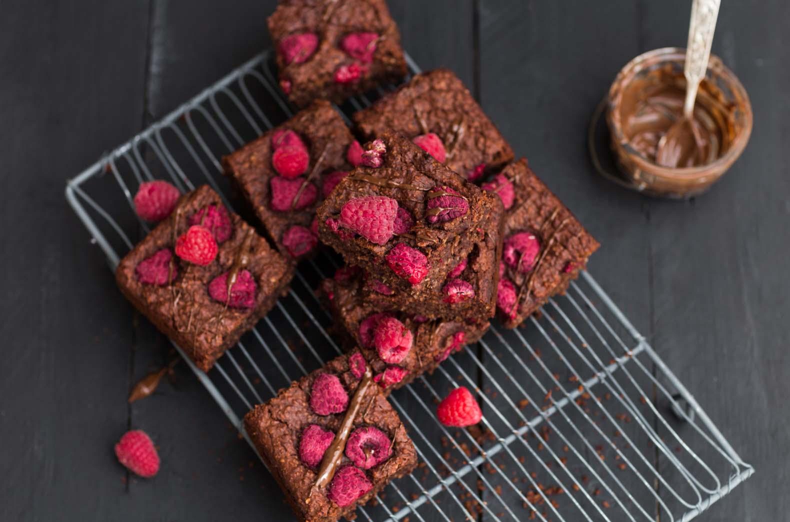 Fazolové brownies s malinami