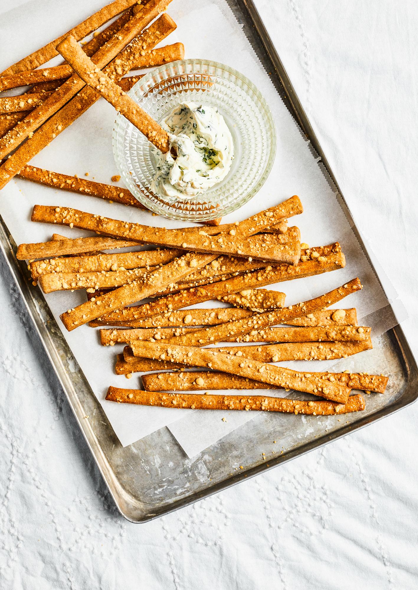 Celozrnné tyčinky s parmezánem