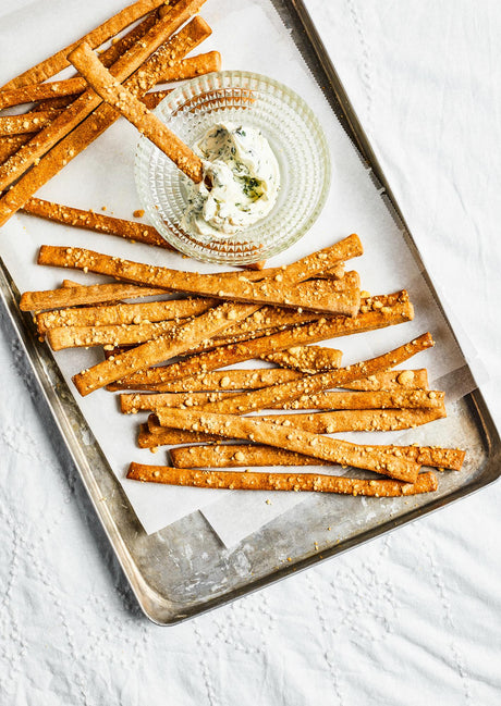 Celozrnné tyčinky s parmezánem