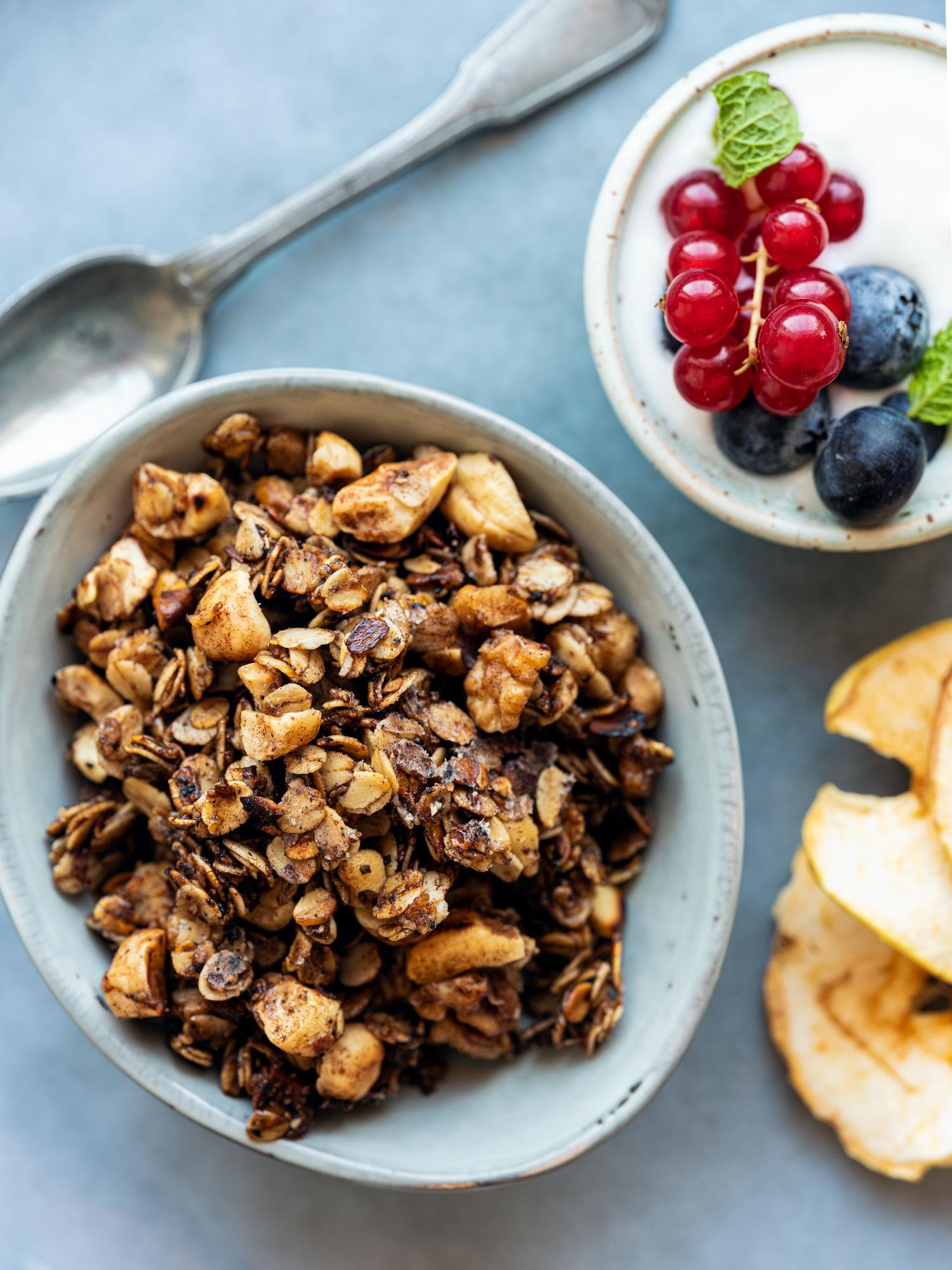 Čokoládová granola s brusinkami