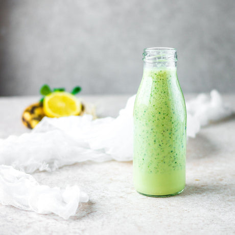 Drink s chia semínky a čajem matcha