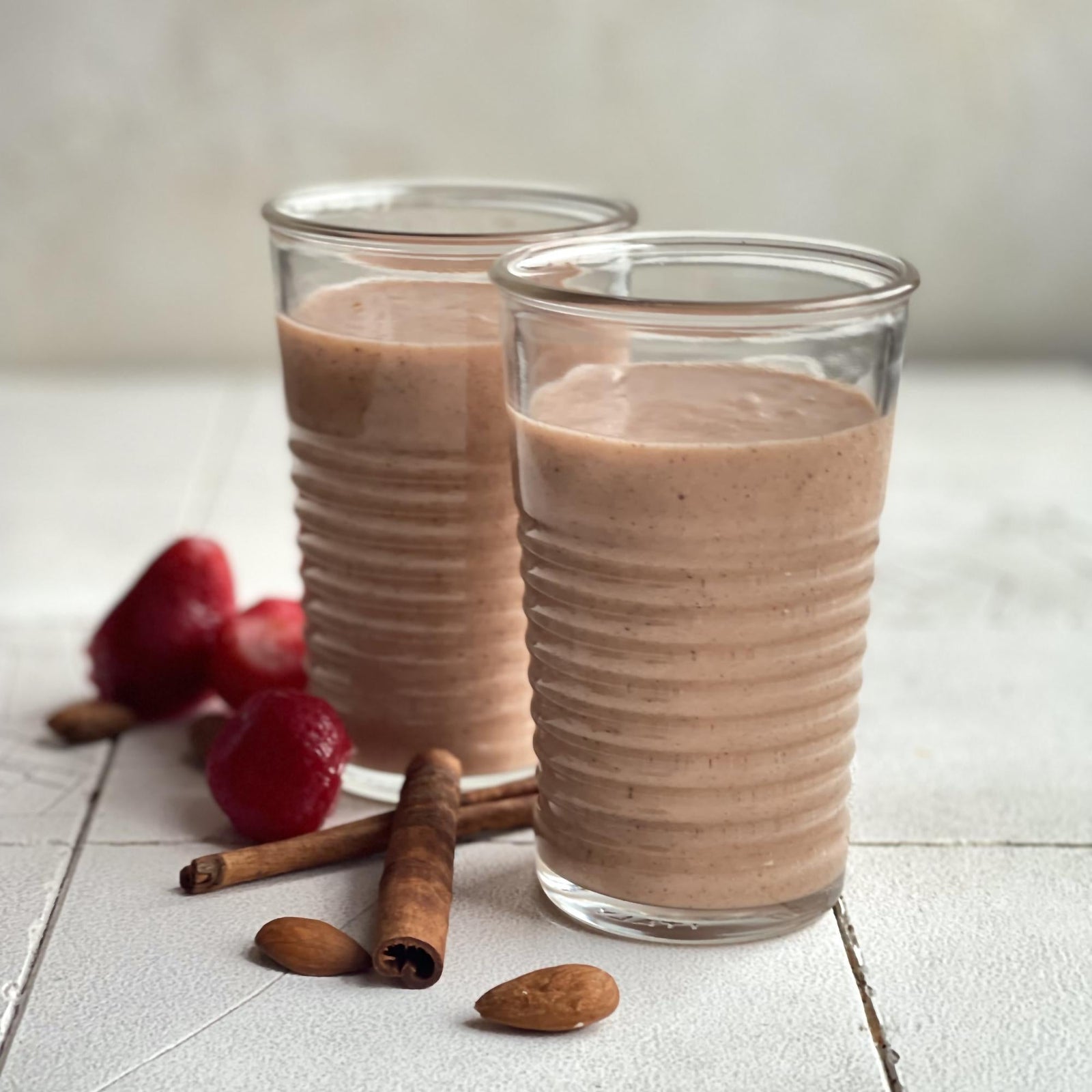 Jahodové smoothie se skořicí