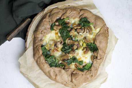 Slaná galette s pórkem, špenátem a houbami