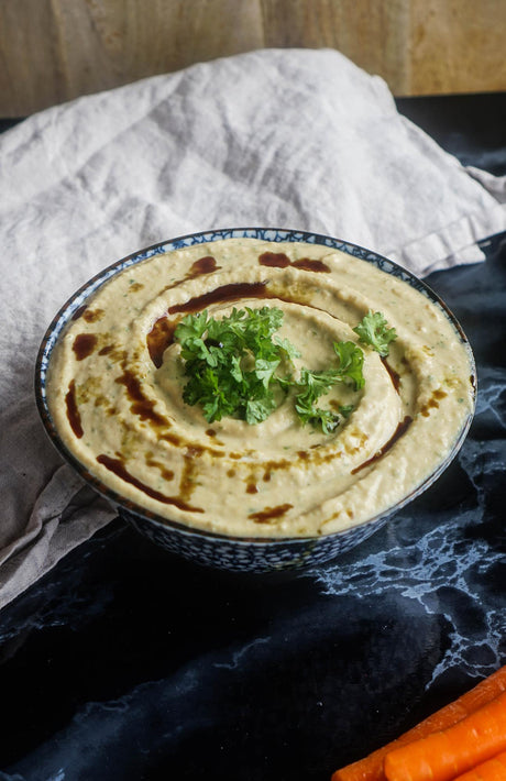 Hummus s jogurtem a petrželkou