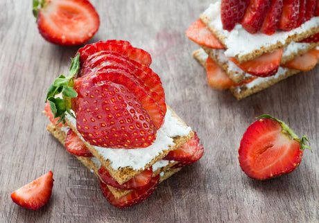 Knäckebroty s ricottou a jahodami