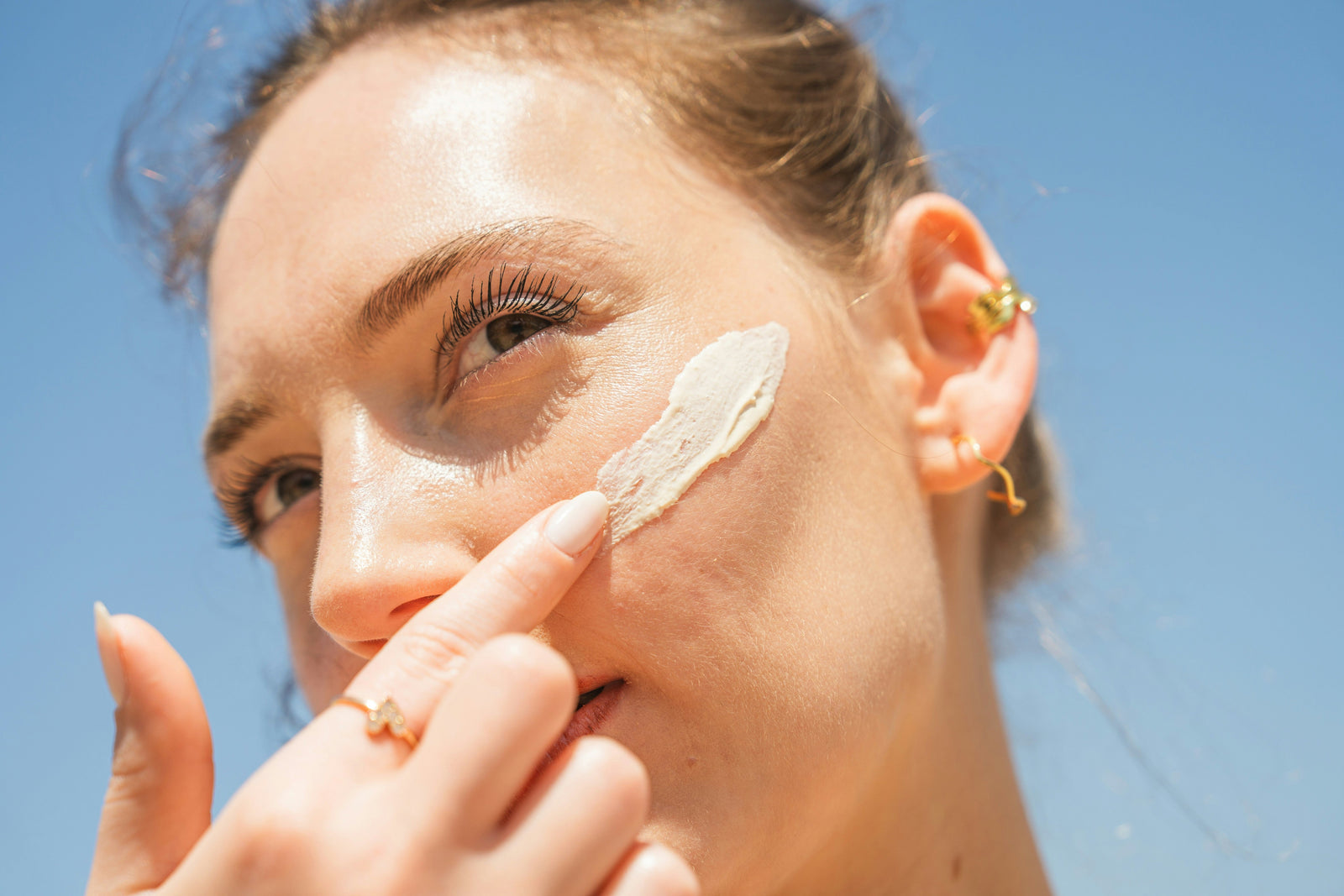 SPF, UV filtry, UVA i UVB. Jak se vyznat v opalovacích přípravcích?