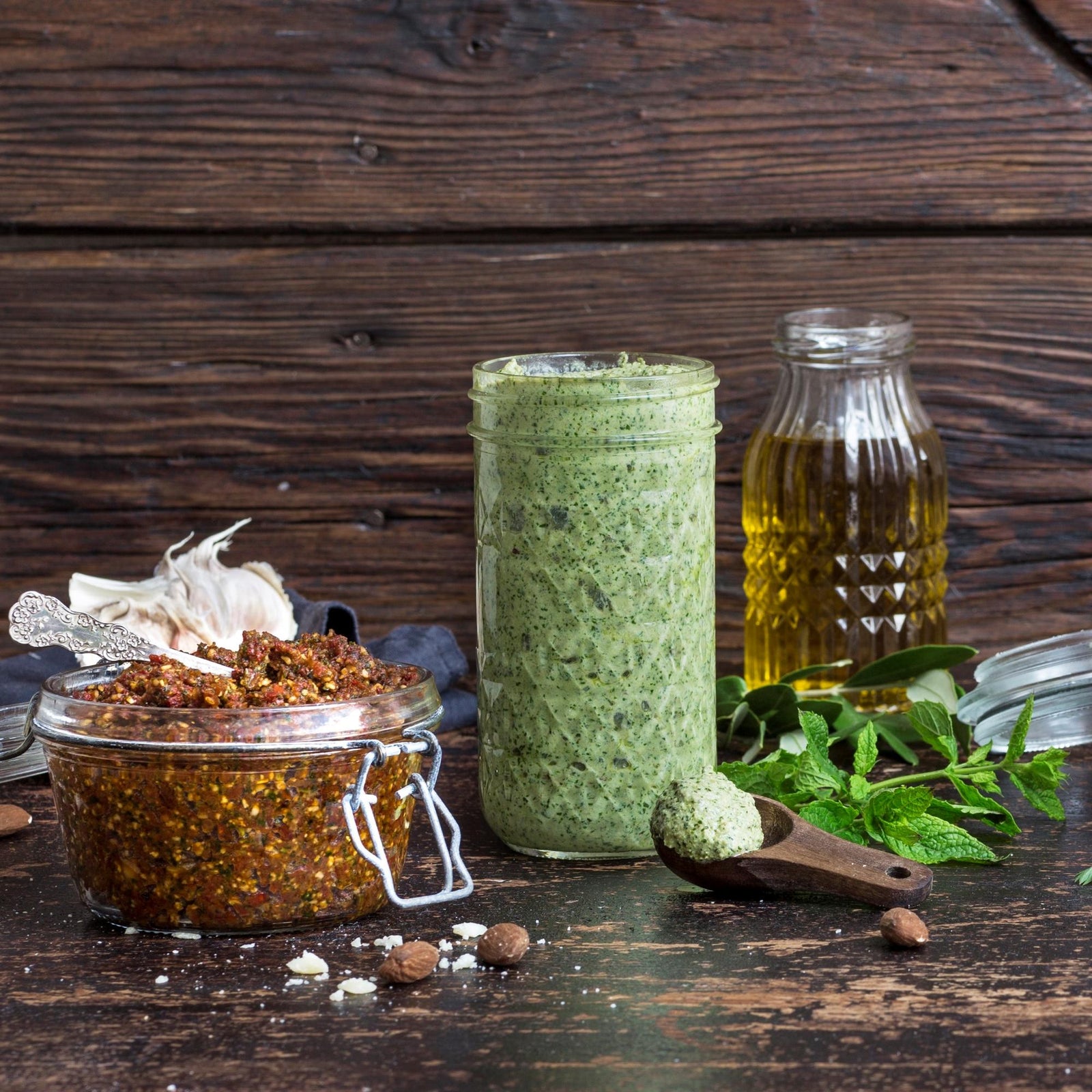 Pesto ze sušených rajčat s piniovými oříšky