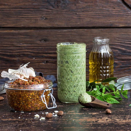 Pesto ze sušených rajčat s piniovými oříšky