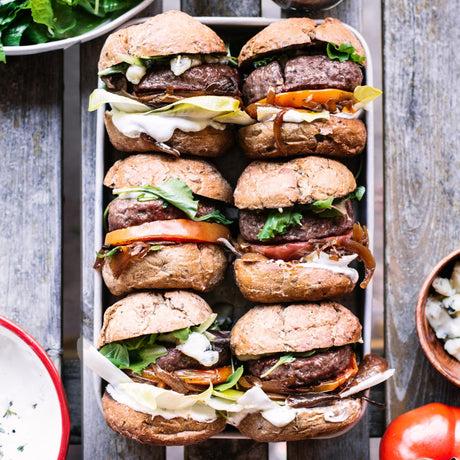Hovězí burger s cibulovou marmeládou