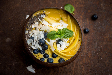 Smoothie bowl s mangem a banánem