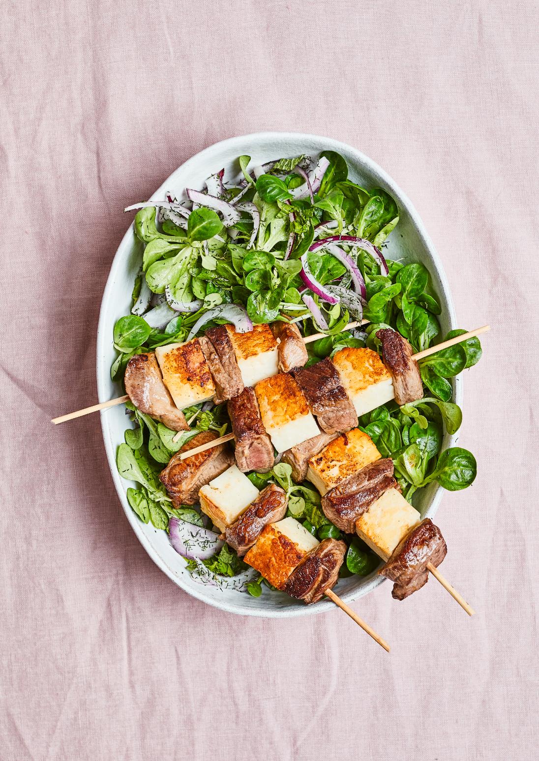 Špízy s jehněčím masem a halloumi