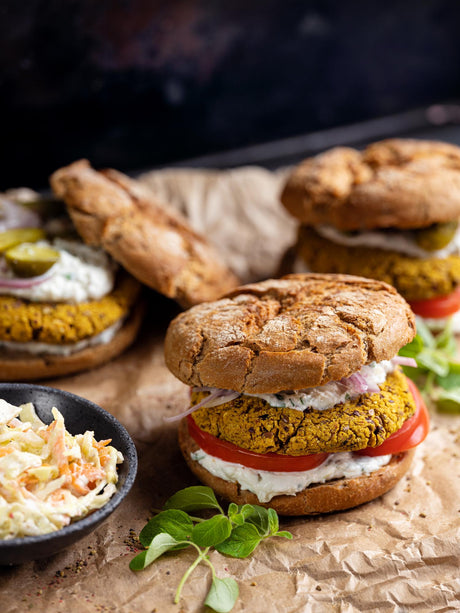 Vegetariánský hamburger z fazolí a cizrny