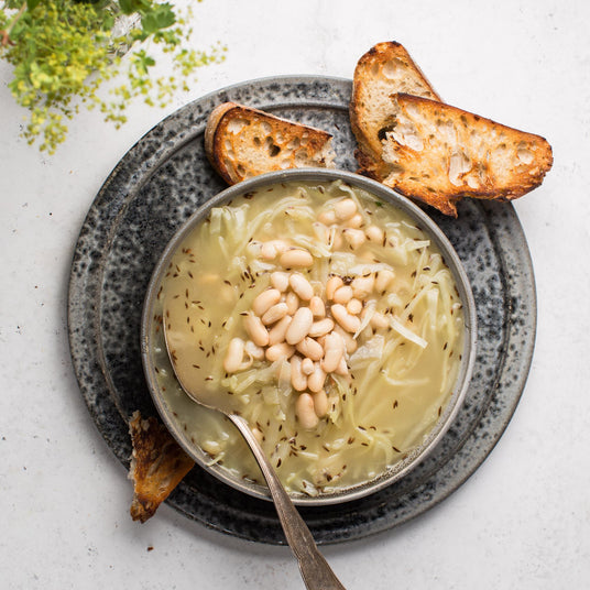 Fazolová polévka z bílých fazolí