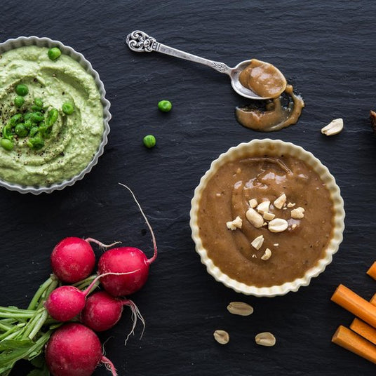 Sladkokyselý dip s arašídovým máslem a medem